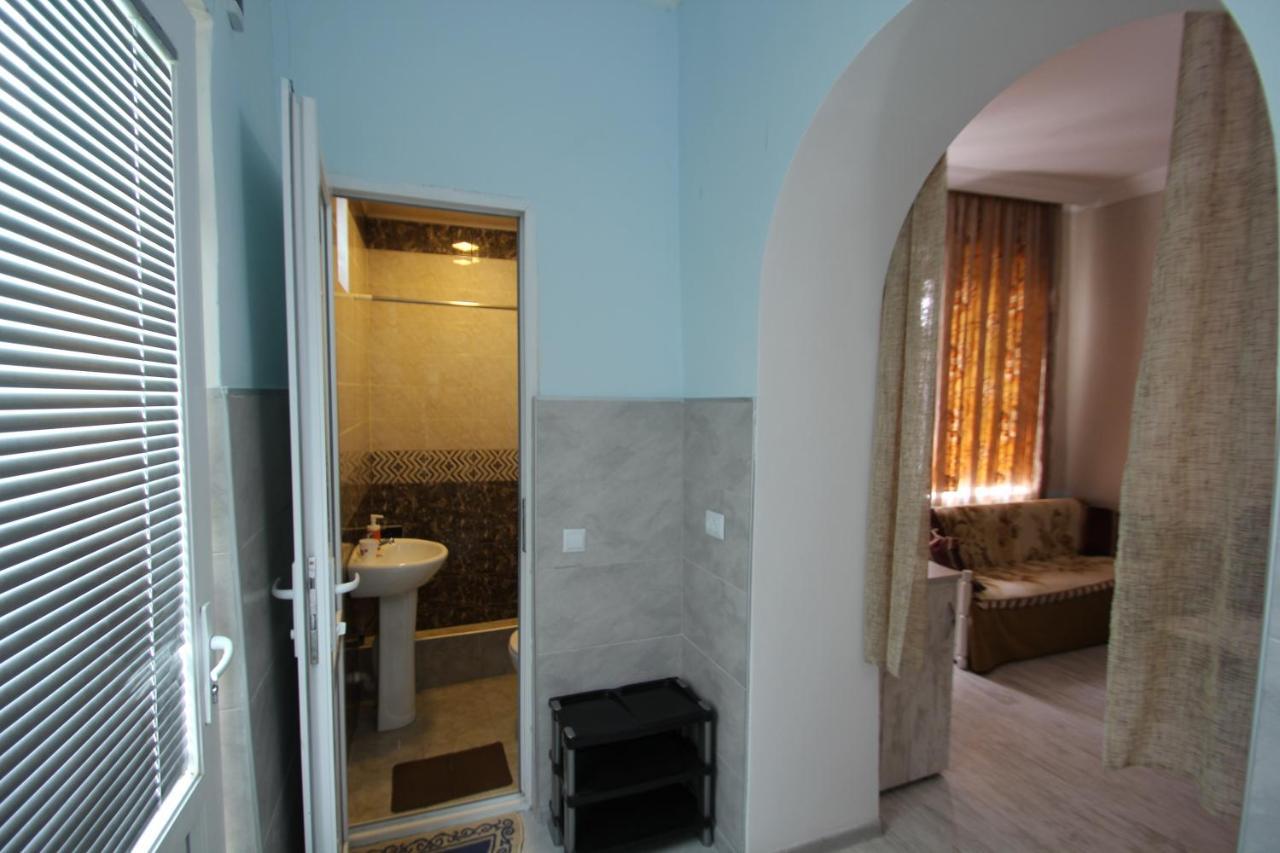 Guest House Nise Tbilisi Bagian luar foto